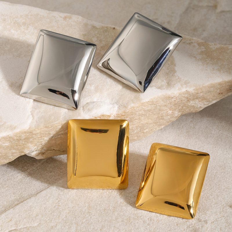 SQUARE BOLD EARRINGS - Image 2