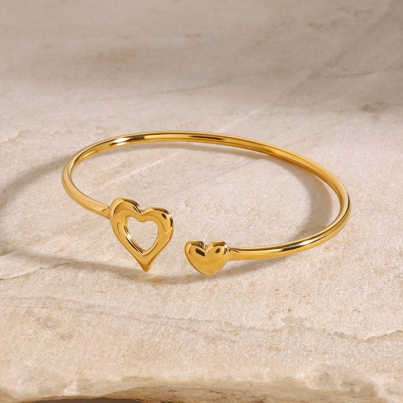 SLING HEART BANGLE