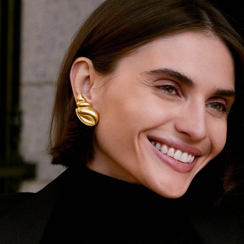 CROISSANT STATEMENT EARRING - Image 4